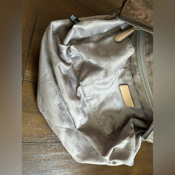 Michael Kors satchel - Picture 4 of 16